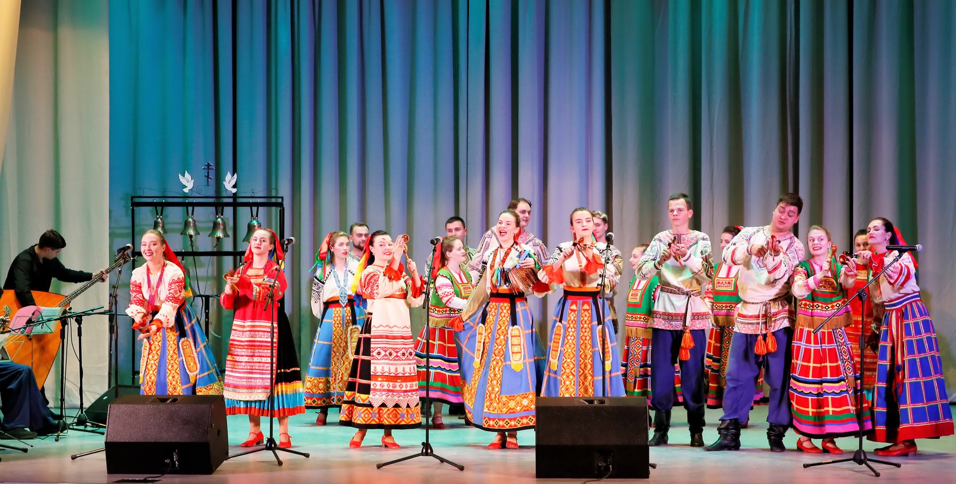 Московские звоны. Ой ты чёрный, чернобровый. Молодая канарейка. Чибатуха. смотреть онлайн