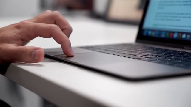 New MacBook Review! (12-inch Retina Display) смотреть онлайн