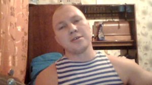 Тополиный пух кружится.