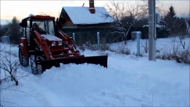 Трактор убирает снег часть 1 смотреть онлайн