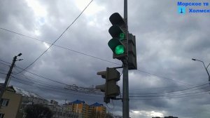 В городе Холмск на Площади Ленина нет зелёного человечка.