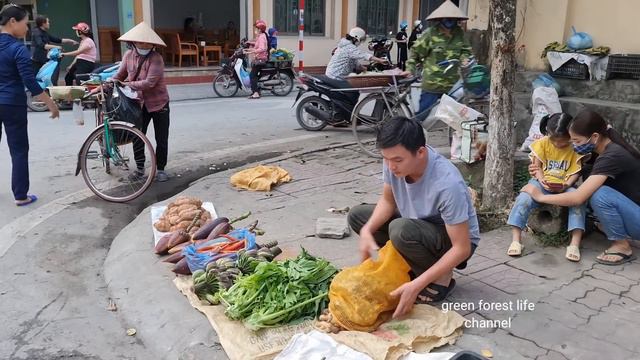 Robert sells vegetables in city. City people love vegetables from the forest. Green forest life смотреть онлайн