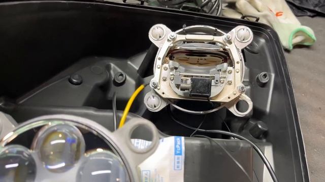 Volvo VNL - тюнинг фар, установка диодных линз Expression