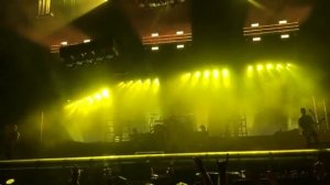 У RAMMSTEIN сломалась аппаратура. ПОЁТ ТОЛПА, ДО МУРАШЕК!