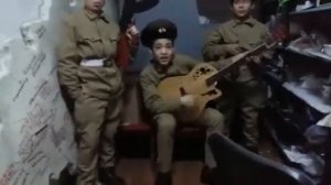 Катюша под гитару мальчик отлично поёт