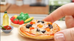 Восхитительная Овощная Мини Пицца! ?? Настоящая Пицца в Миниатюре |  Мини Кухня