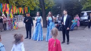 а вокруг тишина