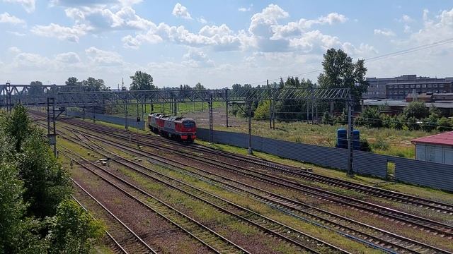 Электрическая сила в действии: два электровоза в одном поезде!