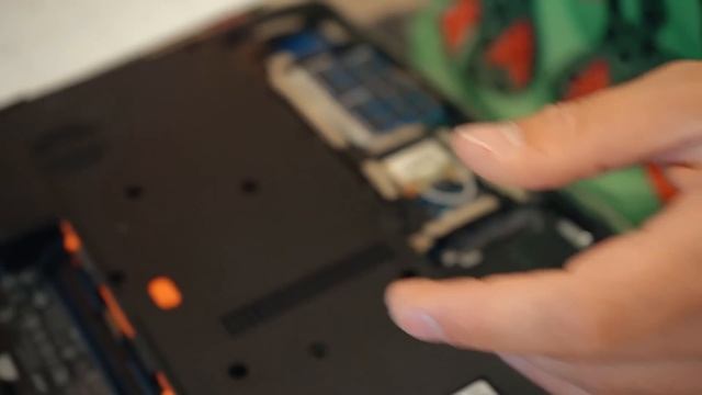 НЕ ВЫКИДЫВАЙТЕ НОУТБУКИ! ? смотреть онлайн