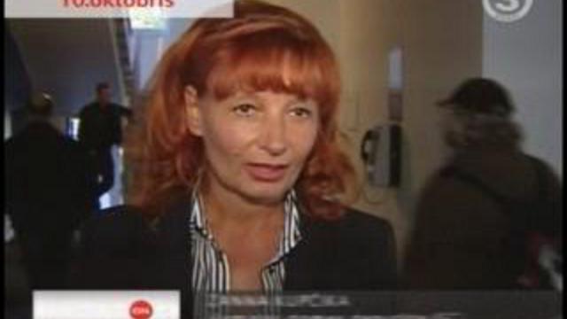 TV3 опрашивает депутата Юрмалы Жанну Купчик ( партия Запчел )