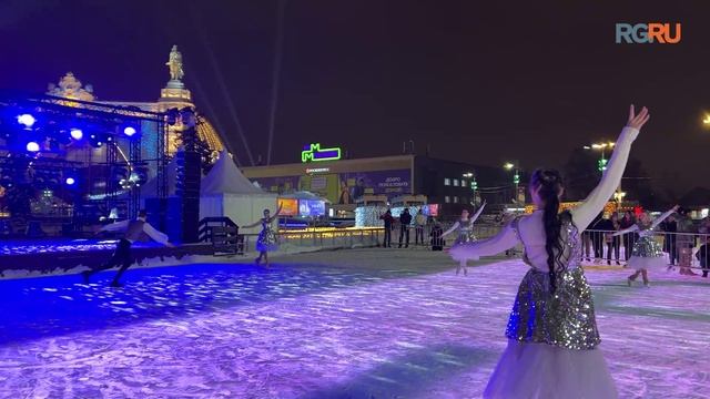 В Москве открылся каток на ВДНХ