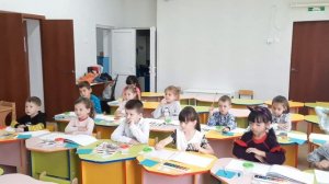 Занятие по рисованию "Астры в вазе" в группе предшкольной подготовки