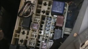 Toyota Yaris Verso 1.3 2001 location of fuses