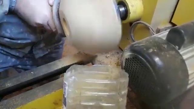 Глубокая миска из вишни на токарном станке смотреть онлайн