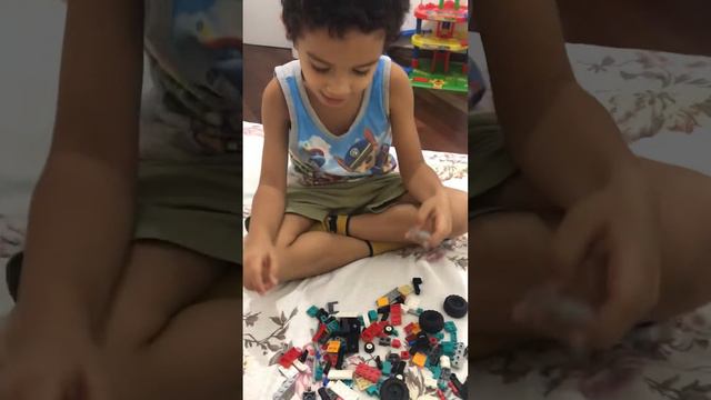 Собираем машинку из LEGO creator 31101 и немного импровизируем (продолжение в следующем видео) смотреть онлайн