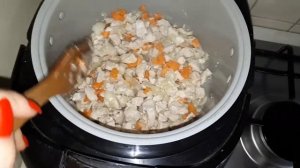 Куриная грудка с овощами и сметаной в мультиварке.