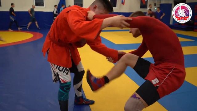 БРОСОК ЧЕРЕЗ ГОЛОВУ | МАСТЕР КЛАСС ПО САМБО смотреть онлайн