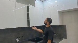 Белая глянцевая кухня с фасадами AGT.