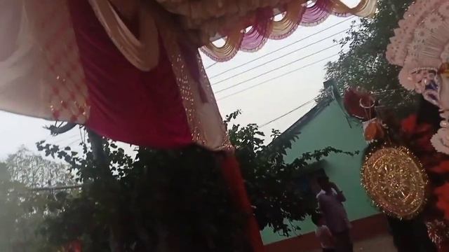 খাওয়া দাওয়া শেষে মায়ের যাওয়ার পালা।কনকাঞ্জলী দিয়ে মোন ভারাক্রান্ত করে মা চলে গেলেন।।