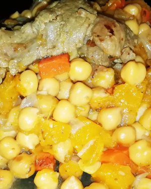 Баранина с нутом и тыквой.