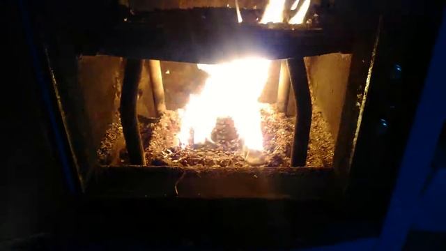 Горение пеллет в горелке котла Zota Pellet 15 A смотреть онлайн