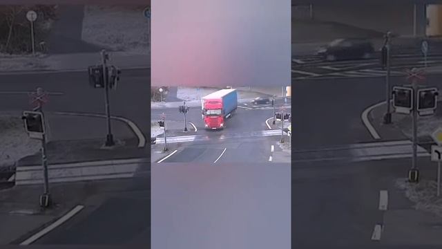 ЧТО БУДЕТ ЕСЛИ ПОЕЗД ПЕРЕЕДЕТ ГРУЗОВИК??