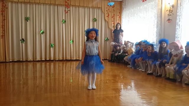 Детский сад 95 - стих про осень-Засеева Амина смотреть онлайн