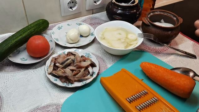 Салат из СЕЛЬДИ и рецепт её засолки. смотреть онлайн