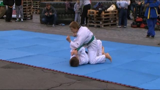 Кунг -фу самбо дети Кременчуг выступл. Экстрим зона 2013 смотреть онлайн