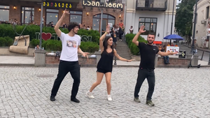 Супер Мадина Лезгинка 2023 Девушка Танцует Классно В Тбилиси Madina ALISHKA Чеченская Песня Шардени