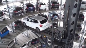 Автозавод VW (фольксваген) Завод Volkswagen в Вольфсбурге -  самый крупный в мире  завод