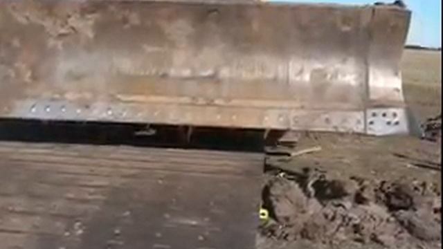 Heavy-Duty Construction Equipment Test-Drives Across Engineered Pipeline Crossing смотреть онлайн