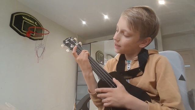 Учу играть на укулеле (1 урок) смотреть онлайн