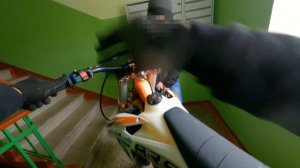 Как поднять мотоцикл в квартиру без грузового лифта