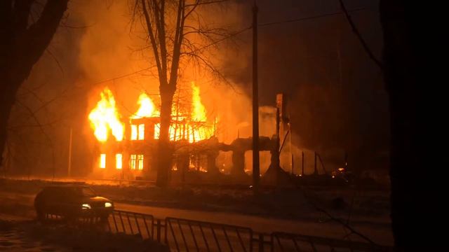 Горит жилой дом смотреть онлайн