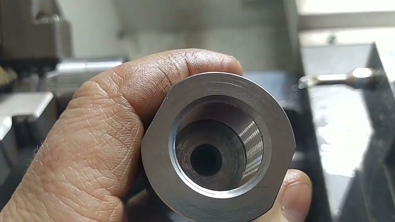 Малоразмерный расточной резец со сменными пластинками смотреть онлайн