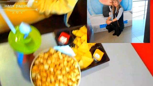 Влог: Идем в кино, быстрая красивая прическа, игры, валяемся в снегу смотреть онлайн