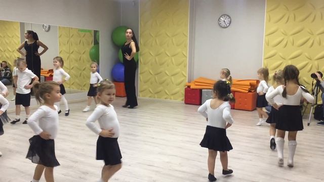 Бэби дэнс гр.2 (разминка) смотреть онлайн