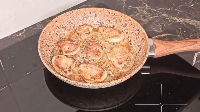 Медальоны из свиной вырезки с томатным соусом и базиликом. Диетический рецепт 010 / Подсчет калорий смотреть онлайн