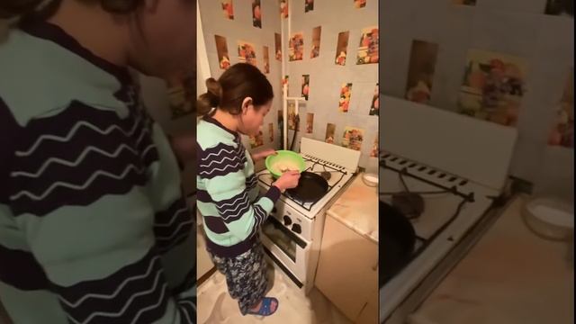 РЕЦЕПТ ОЛАДУШЕК С ЯБЛОКАМИ И БАНАНОМ смотреть онлайн