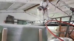 Напыление стеклопластика при производстве бассейнов OCEAN