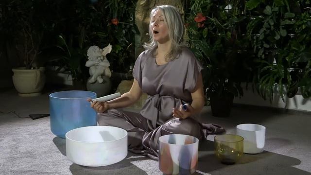 Музыкальная медитация с кристаллическими чашами и лемурийским пением  06.11.2014
