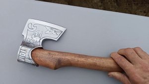 топор с гравировкой