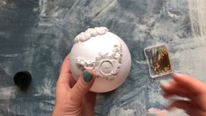 Декорируем новогодний шар лепниной