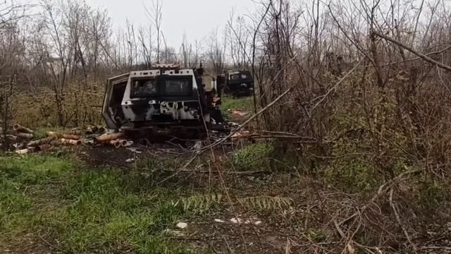 Уничтоженные тягачи гаубиц ВСУ.mp4 смотреть онлайн