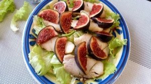 Салат с инжиром и курицей