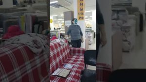 Агина Алтынбаева облила зеленкой женщину в ТЦ «Алтын Ай» (30.04.2021) Набережные Челны.