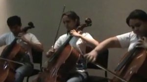 CUARTETO CELLOS. POR UNA CABEZA