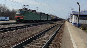 Железная дорога. Электровоз ВЛ11-559А/558 с грузовым поездом.