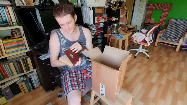 Коробка книг с помойки в Москве (≡) читаю найденные книги смотреть онлайн